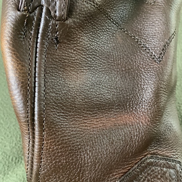 GUC Men’s Justin Boots.  Brown leather, rubber soles.  Size 11 medium - Picture 6 of 8